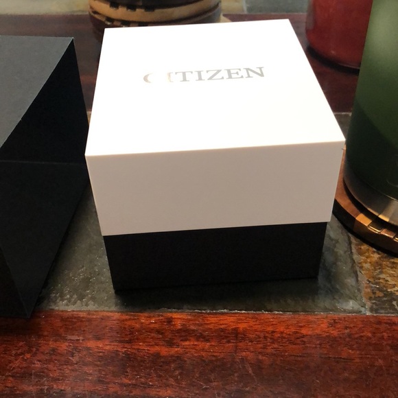 Black and White Citizen Watch box - Picture 4 of 4